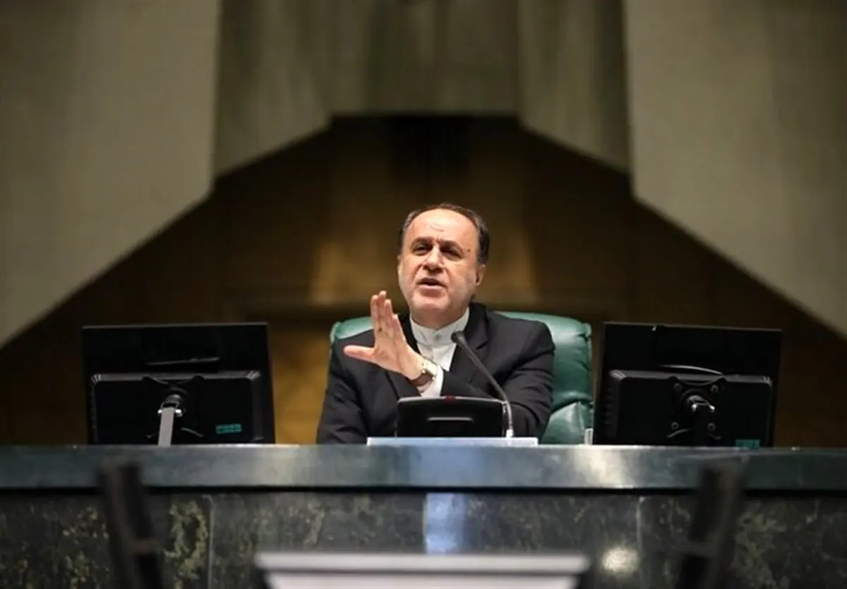 حاجی‌بابایی: دولت در تغییر ساعت مدارس تجدیدنظر کند