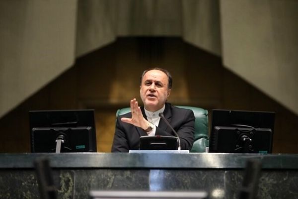 حاجی‌بابایی: دولت در تغییر ساعت مدارس تجدیدنظر کند