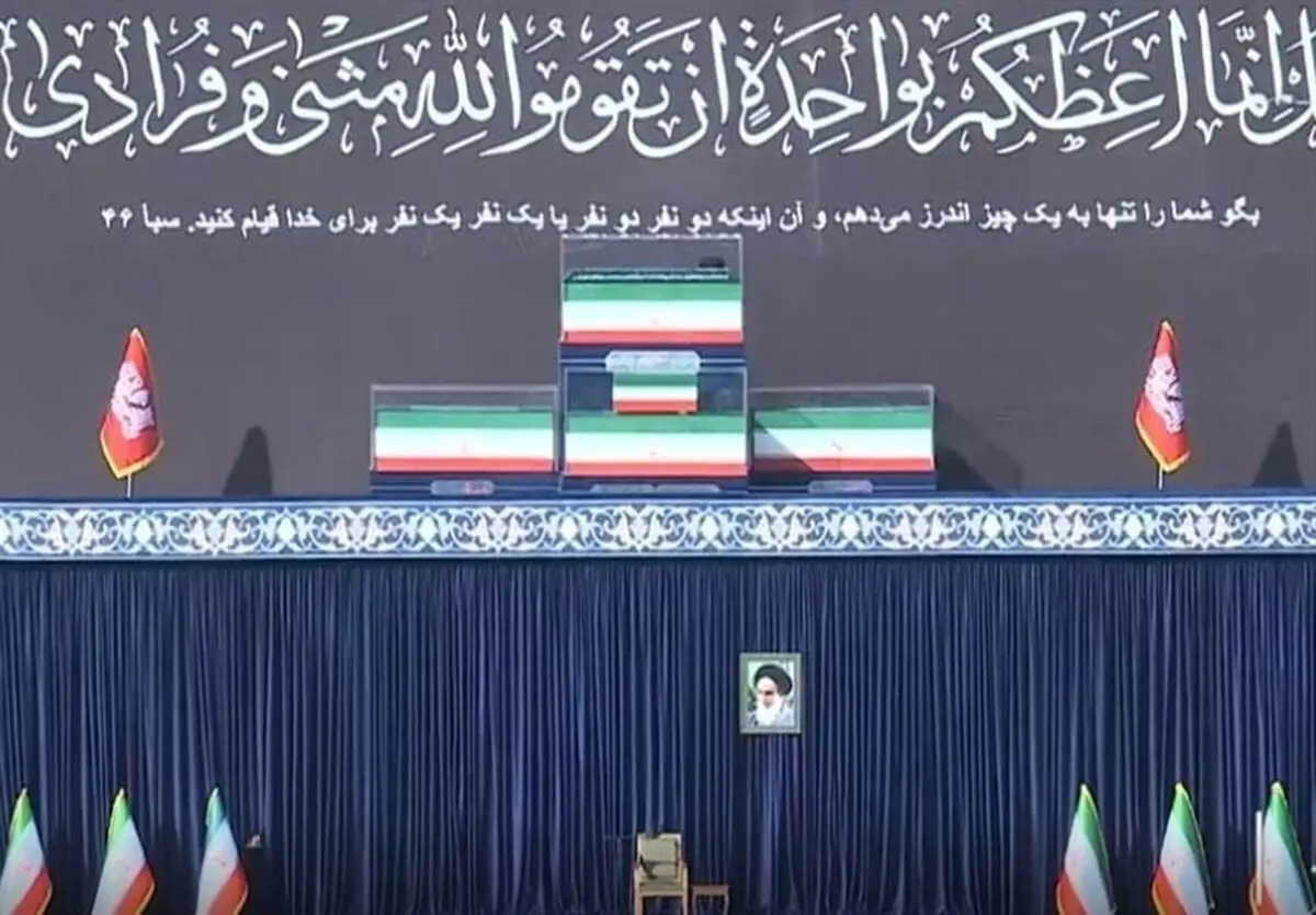 حضور سردار وحیدی در صف اول نماز