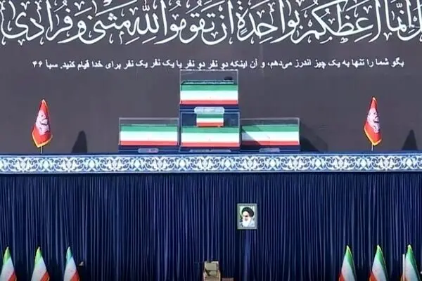  حضور سردار وحیدی در صف اول نماز