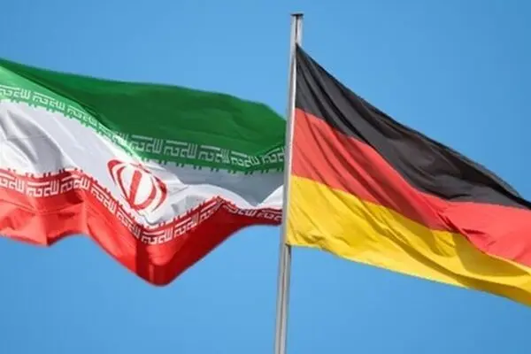 لحظه دستگیری مرد آلمانی حامی ایران توسط پلیس + عکس