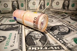 قیمت دلار، یورو و سایر ارزها امروز 22 اردیبهشت؛ قیمت دلار تکان خورد