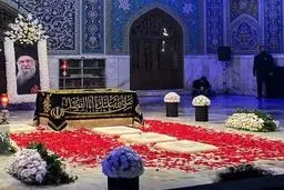 لحظه خواندن تلقین بر پیکر آقای شهید ایران