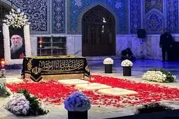 لحظه خواندن تلقین بر پیکر آقای شهید ایران