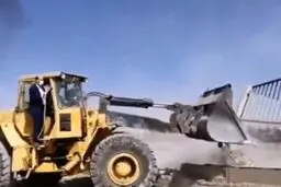 حمله نماینده مجلس به دانشگاه سوار بر لودر