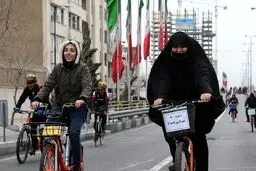 زنان در تنگنای قانون و افراطی گری