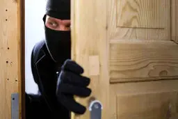 خونسردترین دزد دنیا|رفتار عجیب یک دزد حین سرقت!
