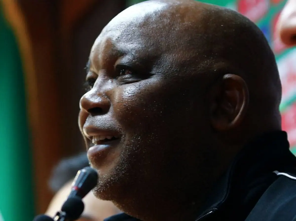 موسی مانه قرار است بهترین مربی آفریقا شود!