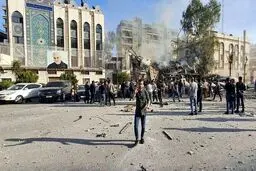 کیهان: باید جواب اسرائیل را تا خشم مقدس ایرانی ها وجود دارد بدهید