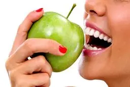 ۴ عادت‌ رایج که به دندان‌ها آسیب می‌رساند