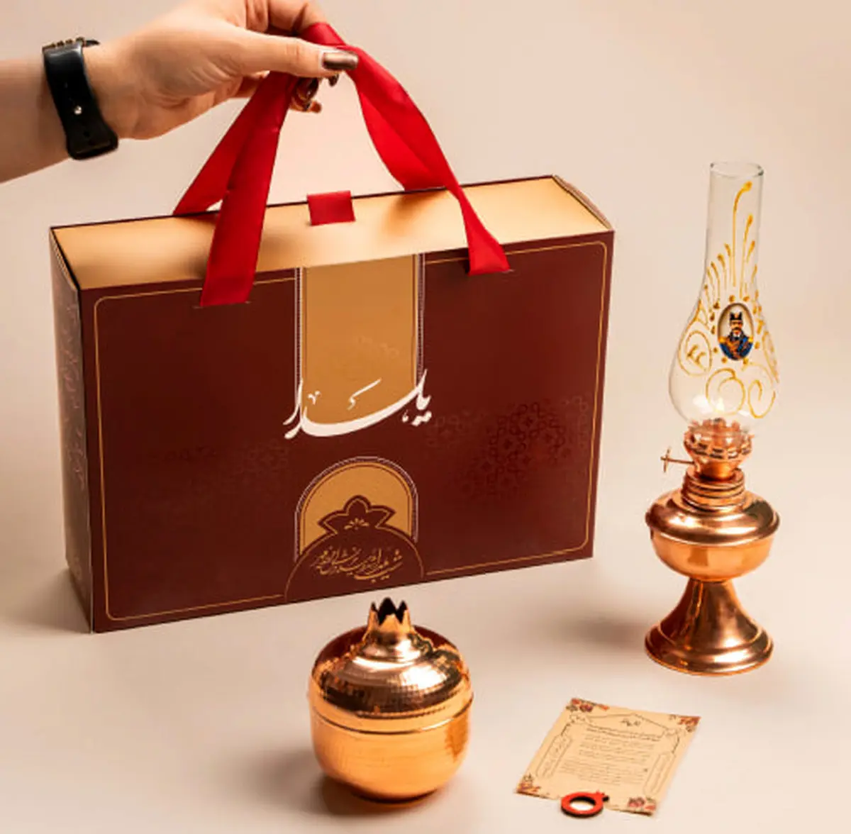 معرفی پک‌های هدیه شب یلدا برای شرکت‌ها در سال 1404 (کاربردی، شیک و اقتصادی)