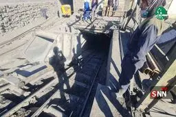 تصاویر ریزش معدن در بافق و محبوس شدن ۲۴ نفر