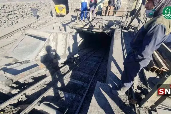 تصاویر ریزش معدن در بافق و محبوس شدن ۲۴ نفر