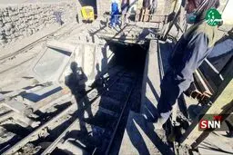 تصاویر ریزش معدن در بافق و محبوس شدن ۲۴ نفر