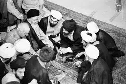 تصاویر حاشیه دیده نشده از تنفیذ ریاست جمهوری شهید رجایی