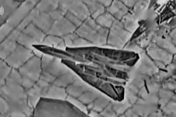 دو فروند جنگنده F-14 ایران روی باند هدف قرار گرفت؟