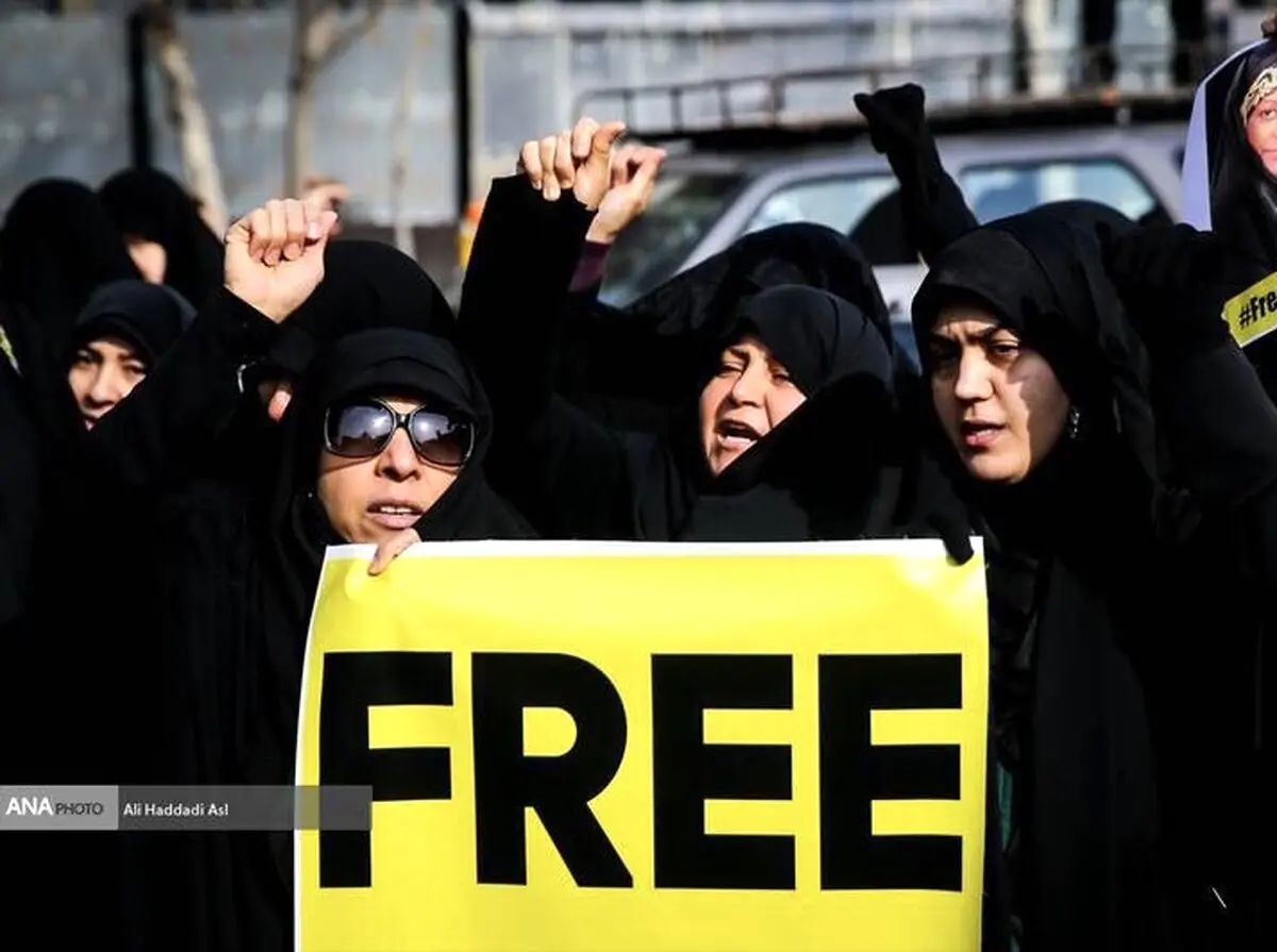 تجمع دانشجویان مقابل سفارت سوئیس در تهران/تصاویر