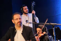 «دنبال خواننده زن می‌گشتید نوازندگان باحجاب دیدید»