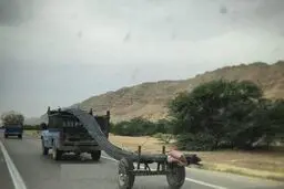 خلاقیت عجیب و خطرناک یک نیسان آبی/ عکس