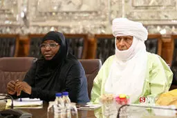 عکس: لباس عجیب مهمان لاریجانی!