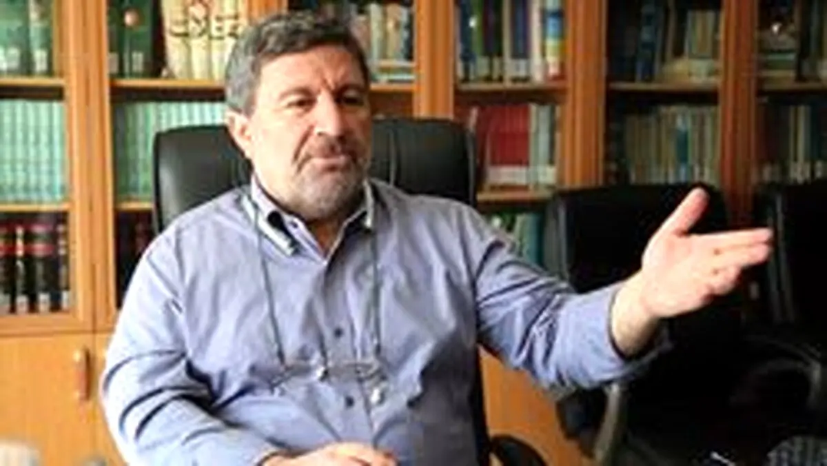 نسخه اقتصادی الیاس حضرتی برای دولت: هزینه آب، برق، گاز و تلفن منازل زیر 80 متر را رایگان کنید