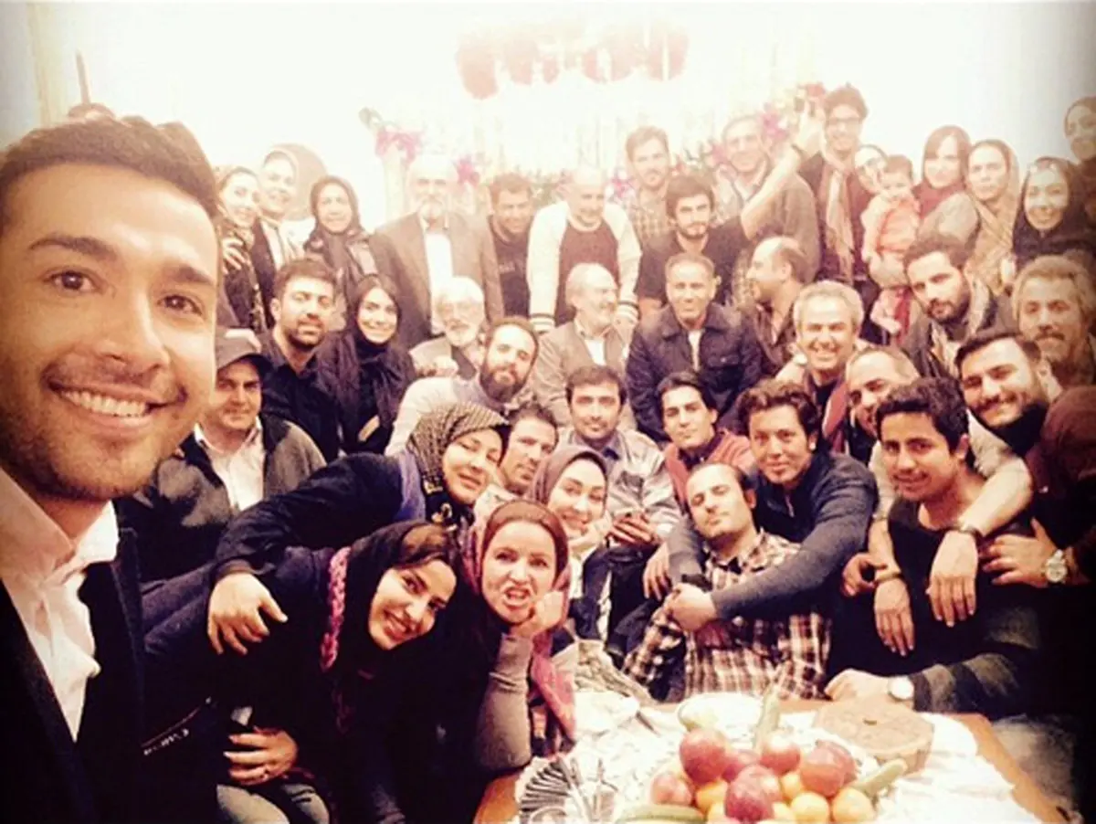 سلفی جالب و دسته جمعی بازیگران فیلم همه چیز آنجاست