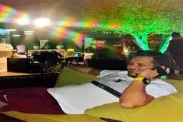 عكس جنجالي سياوش خيرابي در حال استراحت