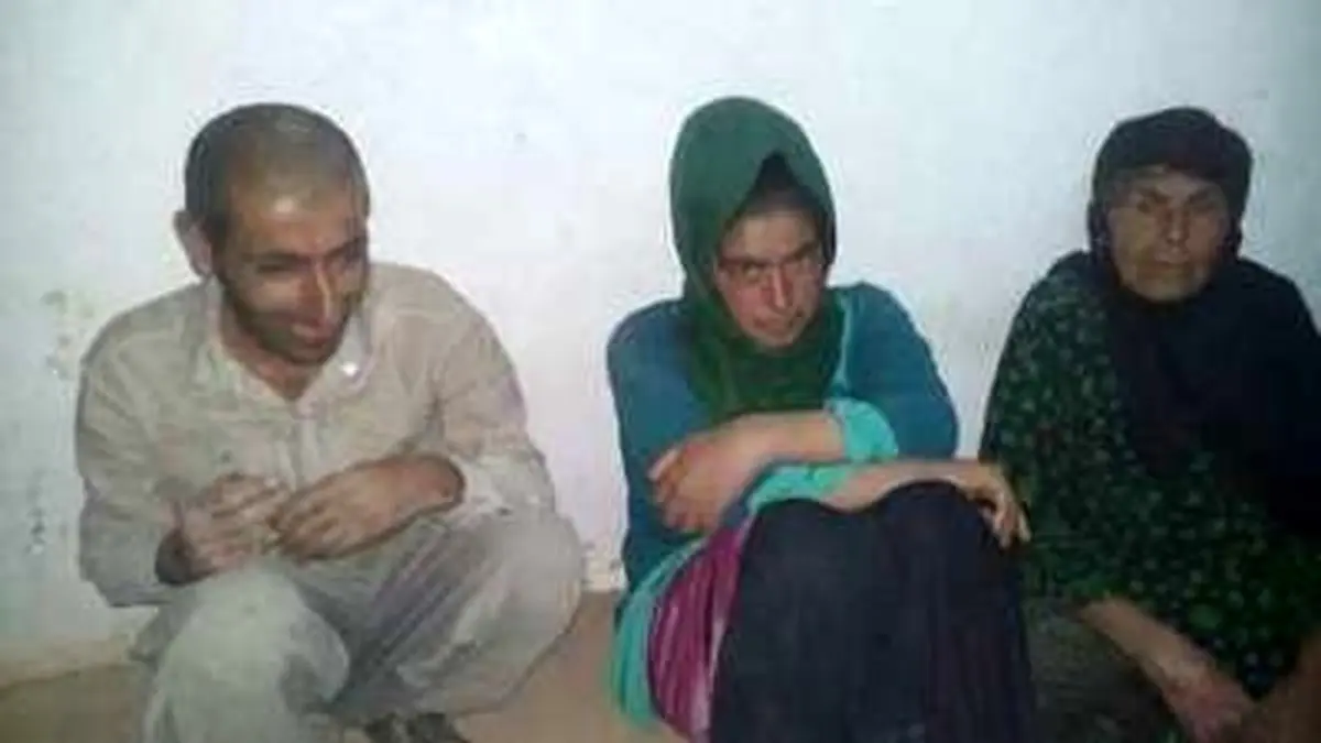 پیرمرد و فرزندان معلولش در خانه ای سوخته!/عکس