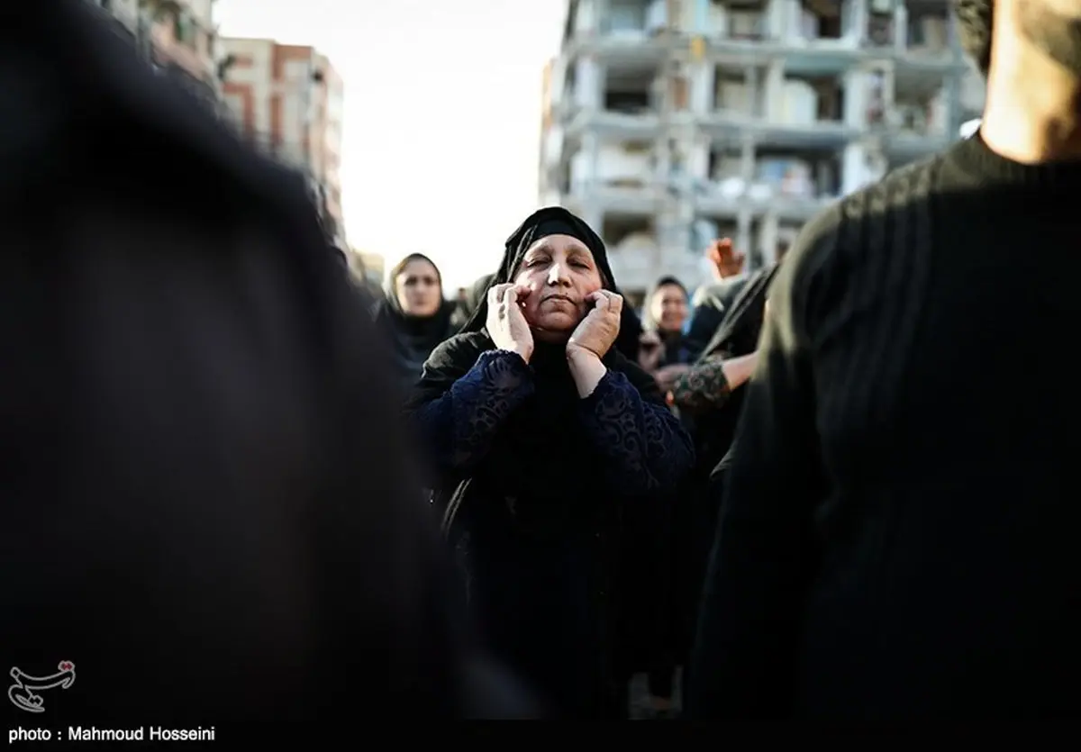 روایت تصویری از ترس و ضظراب در روز دوم آوار برداری زلزله سرپل‌ذهاب