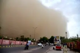 تصاویری از طوفان شن مرگبار در هند