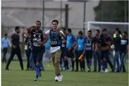 هجوم هواداران و فرار بازیکنان استقلال/عکس