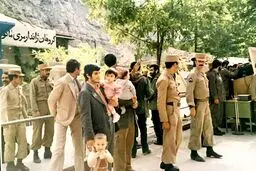 عکسی دیده نشده از محمود احمدی‌نژاد و فرزندانش