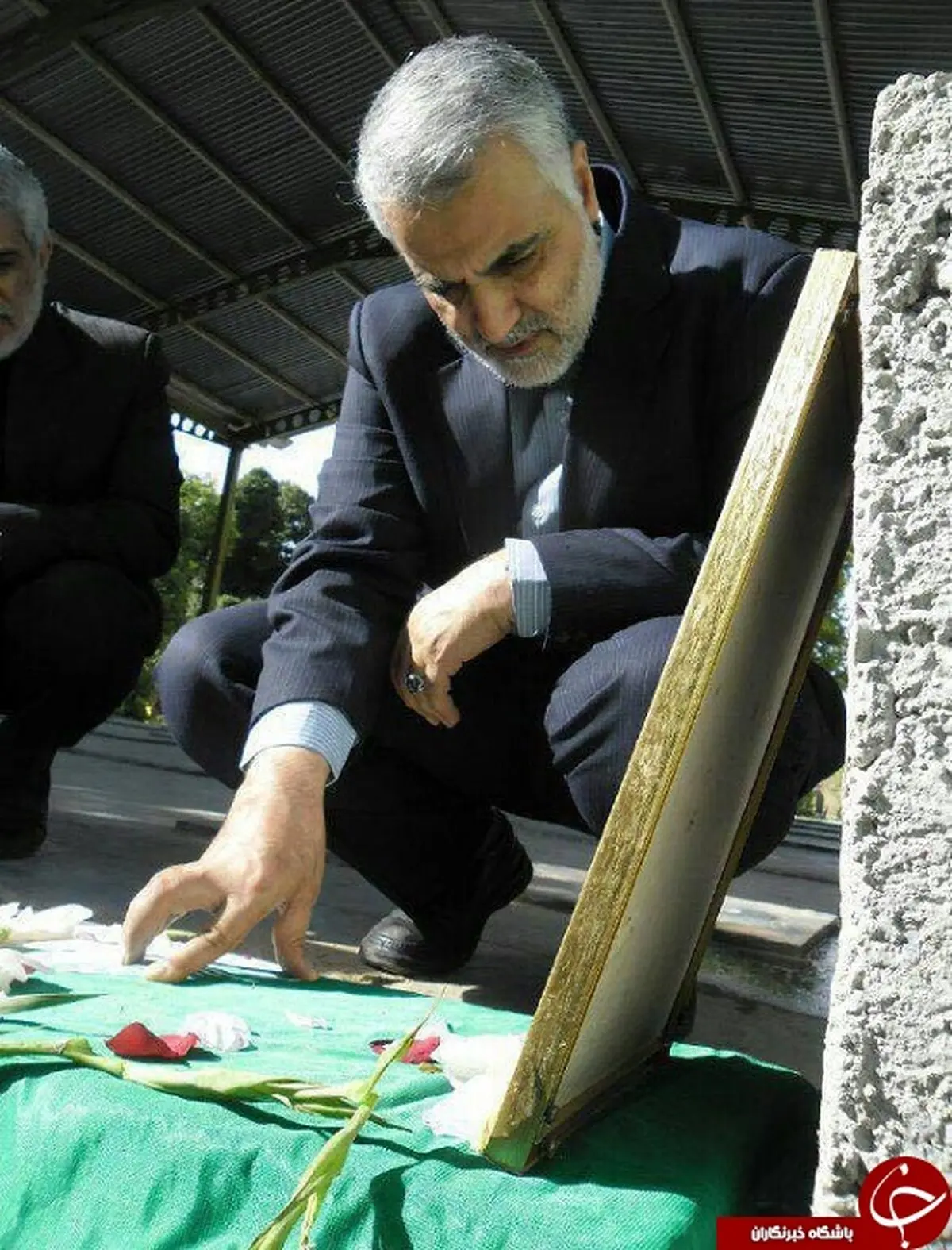 ادای احترام سردار سلیمانی /عکس