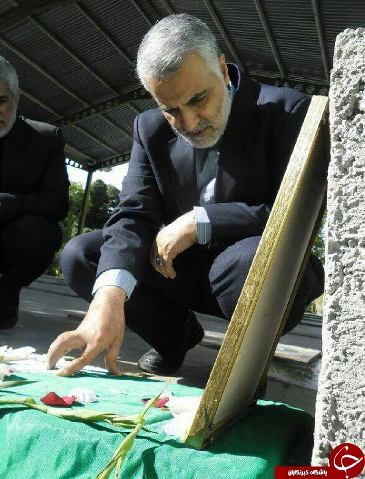 ادای احترام سردار سلیمانی /عکس