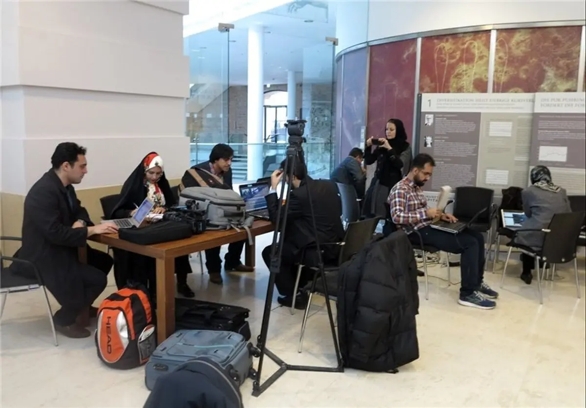 انتظار خبرنگاران در هتل کوبورگ/ عکس