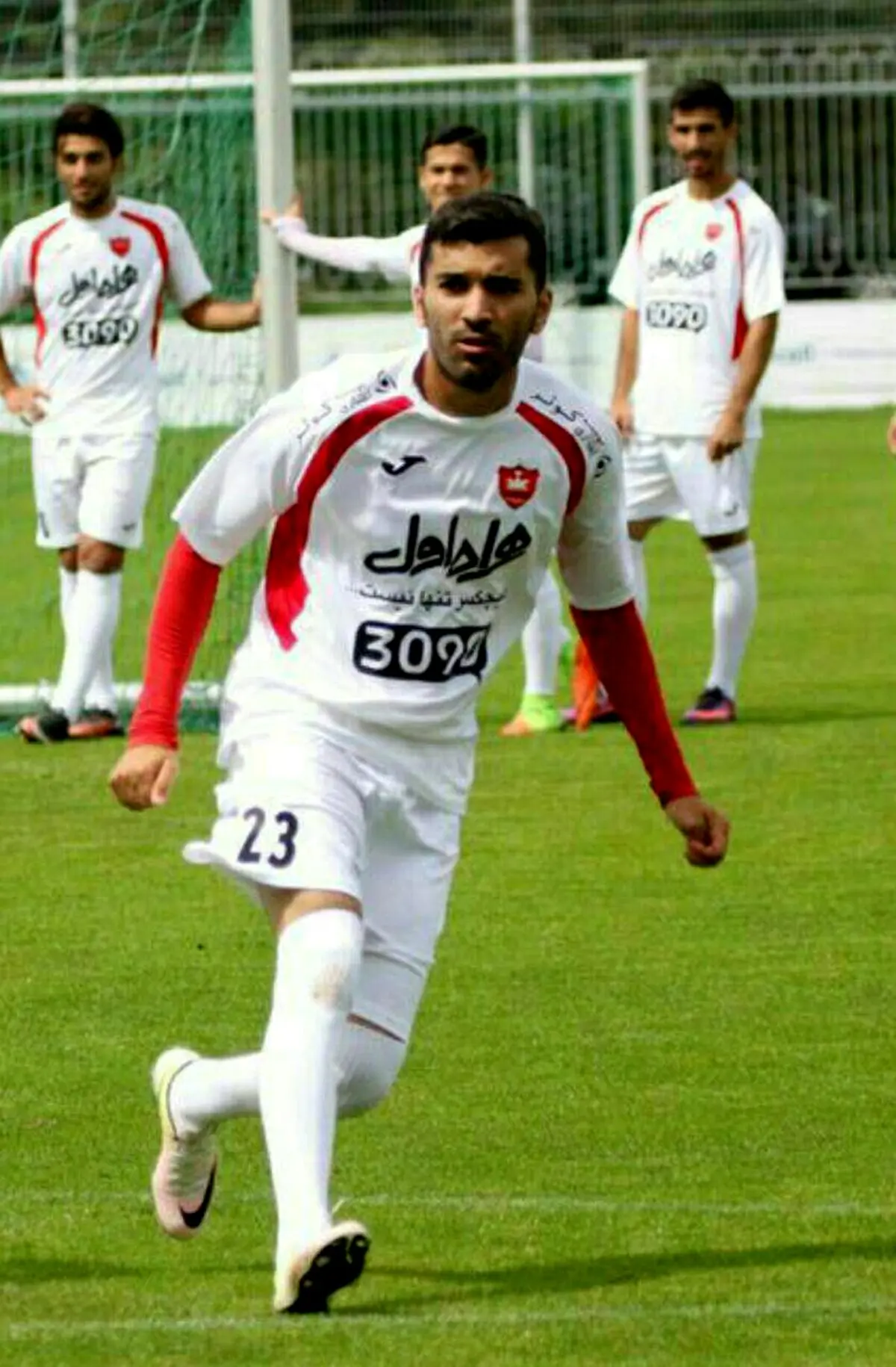 اقدام عجیب مسلمان در اوکراین / عکس