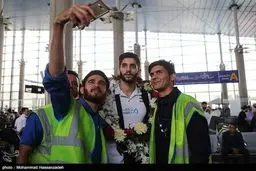 بازار داغ سلفی در استقبال از والیبالیست ها/ تصاویر