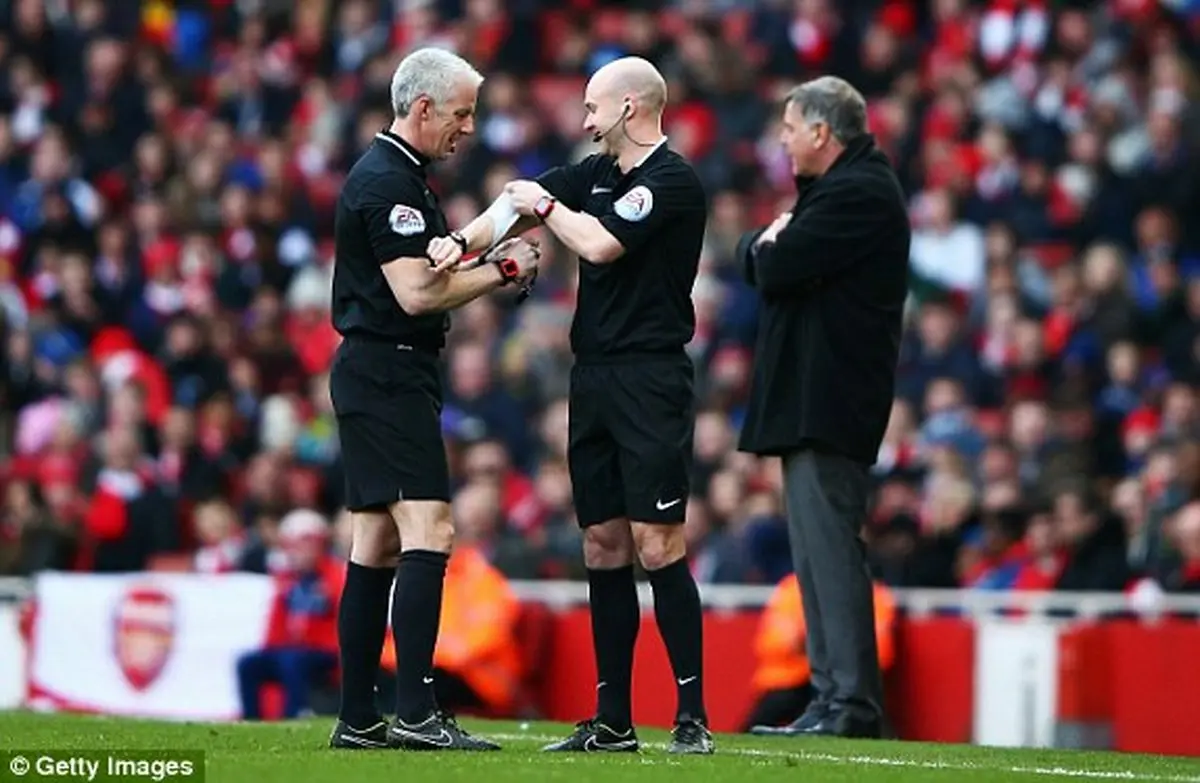 تعویض داور در دیدار آرسنال- وستهام(عکس)