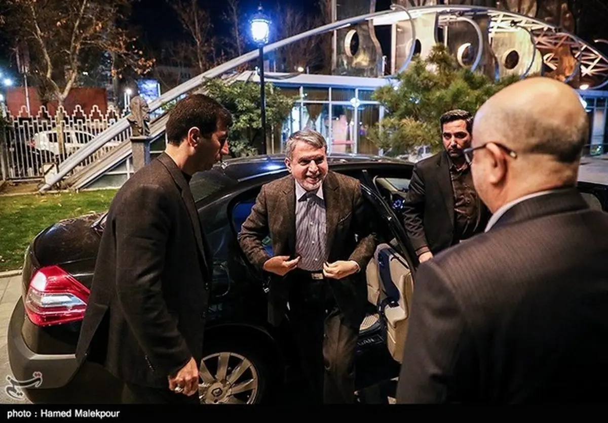 خودرویی که وزیر فرهنگ را به تالار وحدت برد/عکس