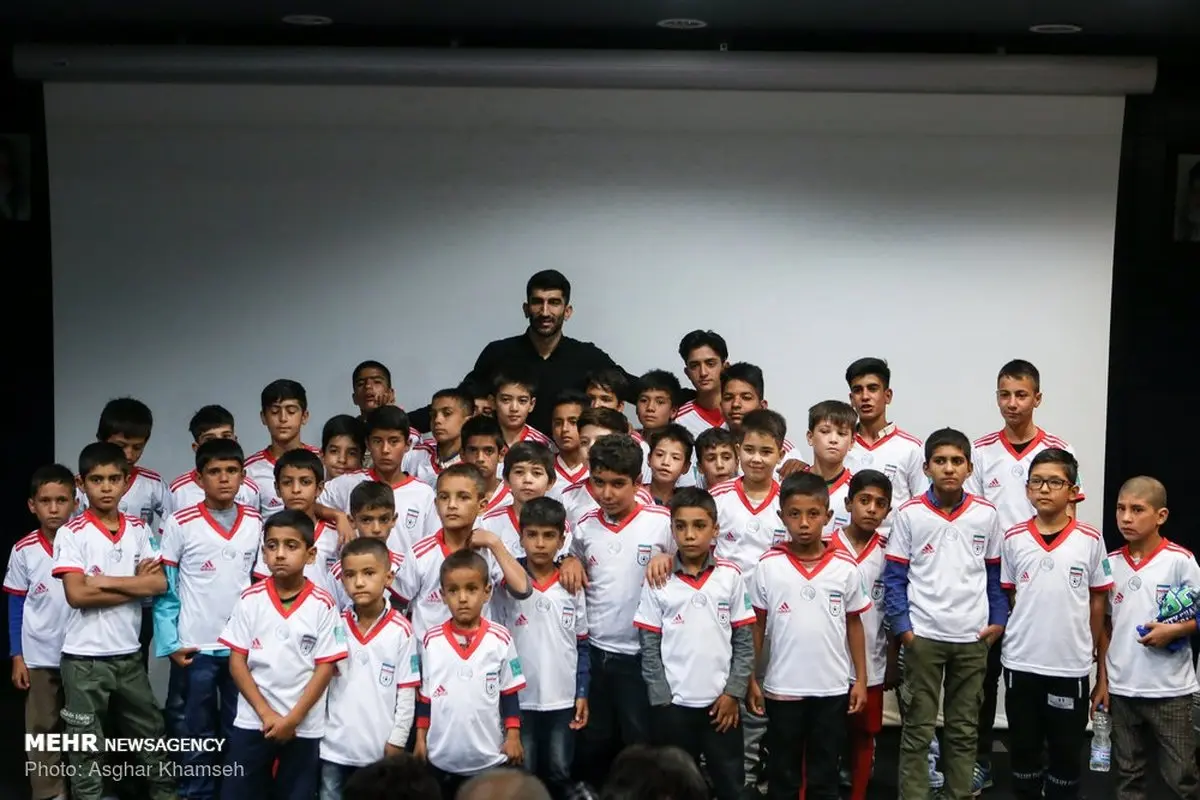 تصاویری از کودکان کار فینال جام‌جهانی را با بیرانوند تماشا کردند