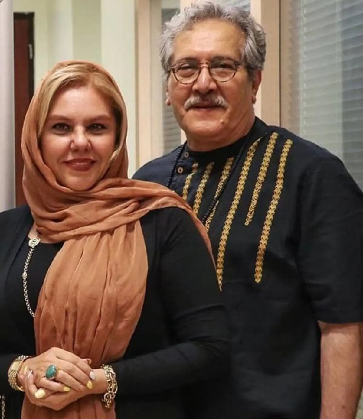 عکس / افسانه چهره آزاد همراه با همسرش