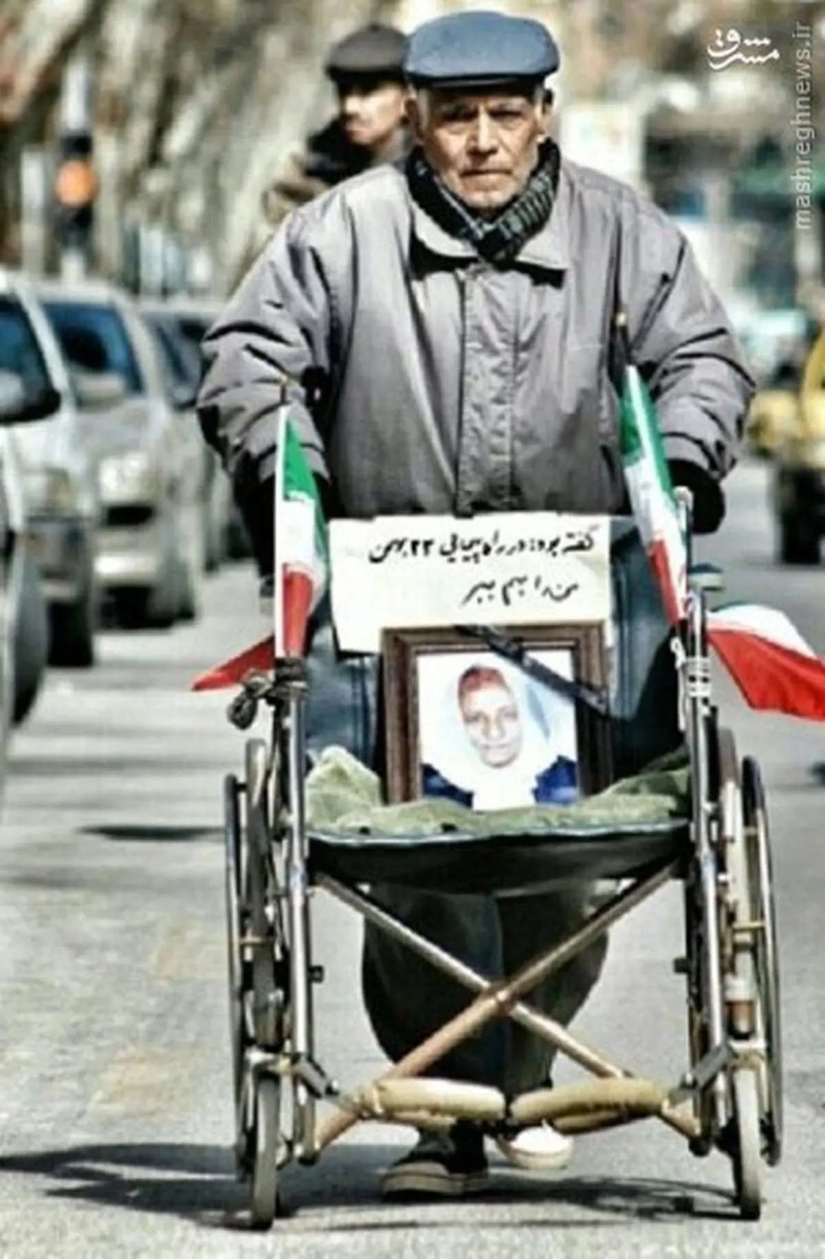 گفته بود در راهپیمایی 22 بهمن من را هم ببر!/ عکس