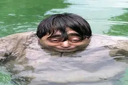 عکس عجیب و بامزه رضا شفیعی‌جم در آب