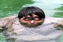 عکس عجیب و بامزه رضا شفیعی‌جم در آب