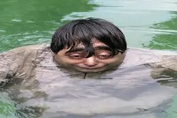 عکس عجیب و بامزه رضا شفیعی‌جم در آب