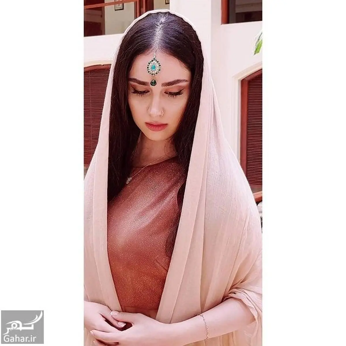 تصاویر/ ظاهر جدید هانیه غلامی با لباس هندی در بمبئی