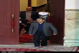 ورود احمدی نژاد به حرم امام (ره)/ عکس