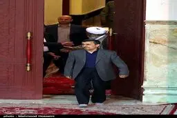 ورود احمدی نژاد به حرم امام (ره)/ عکس