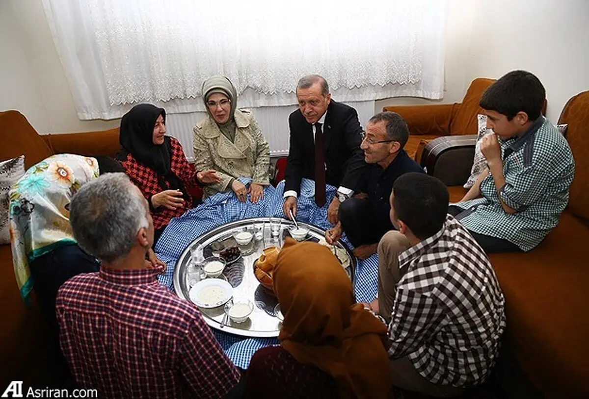 افطار اردوغان با فقرا/عکس