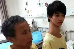 مشکلات زندگی پسر گردن زرافه ای/عکس